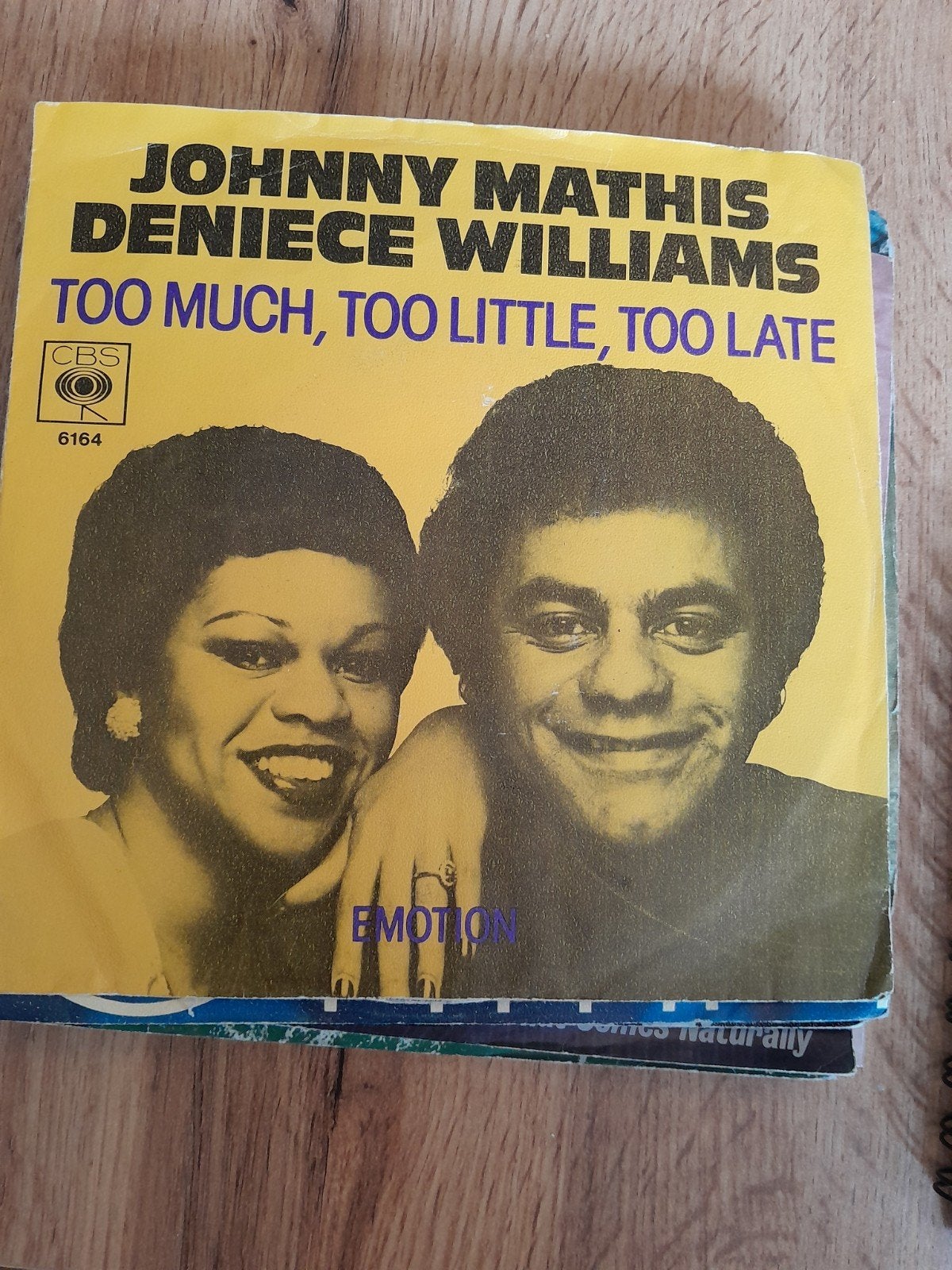 johnny mathis 7inch too much too little too late, Ophalen of Verzenden, Zo goed als nieuw, Pop