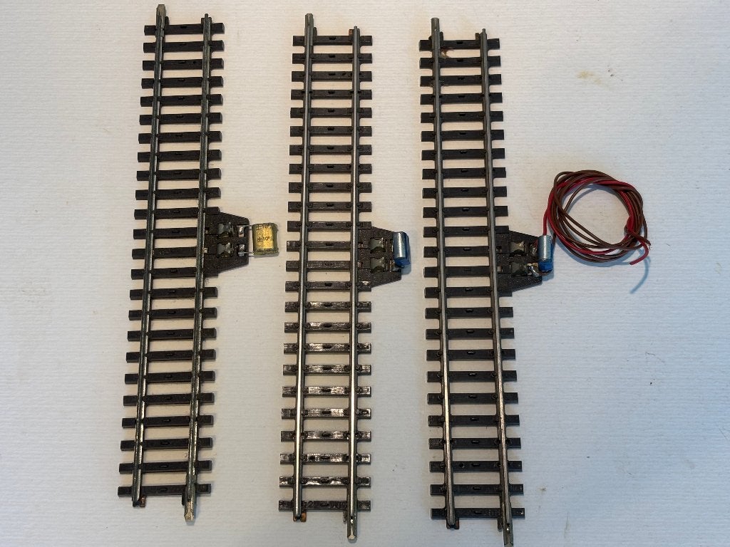 Märklin 2292 aansluitrail met condensator voor ontstoring, Hobby en Vrije tijd, Modeltreinen | H0, Wisselstroom, Gebruikt, Rails