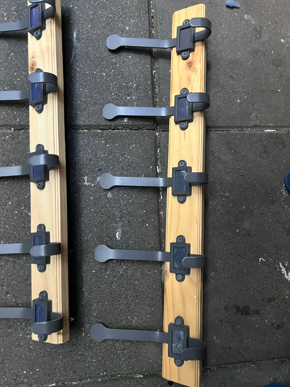 Houten wandkapstok met metalen haken, Wandkapstok, Gebruikt, Ophalen of Verzenden, Minder dan 100 cm
