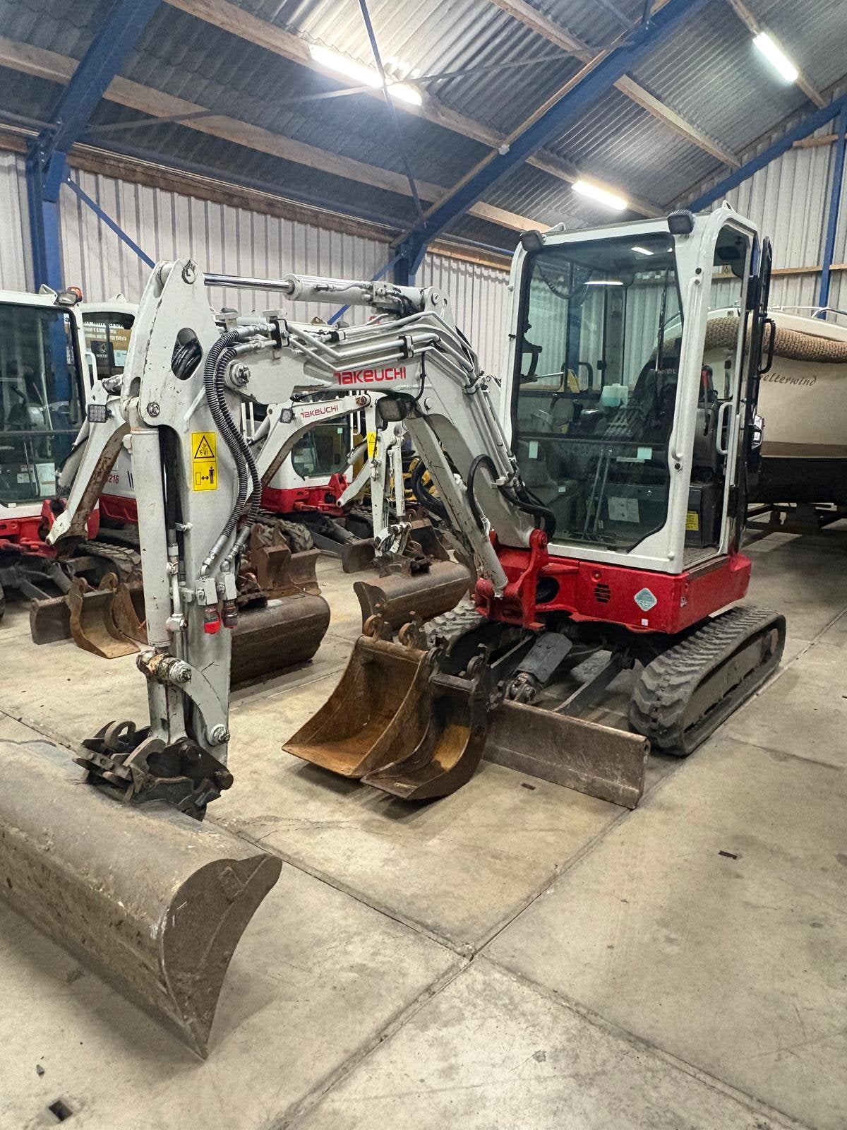 Takeuchi tb325r Lease mogelijk!, Zakelijke goederen, Ophalen of Verzenden, Graafmachine
