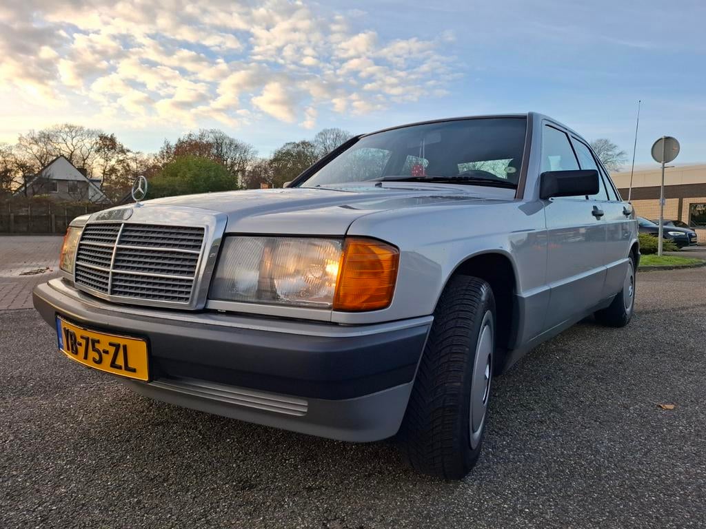 Mercedes190e GEEN IMPORT!  Automaat Benzine 1990 147.000 km., Automaat, 1998 cc, 4 cilinders, 122 pk