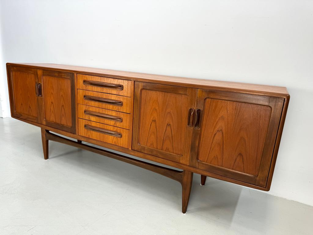 Vintage dressoir G-Plan by V.Wilkins, Huis en Inrichting, Kasten | Dressoirs, Verzenden, Zo goed als nieuw, 25 tot 50 cm, 150 tot 200 cm