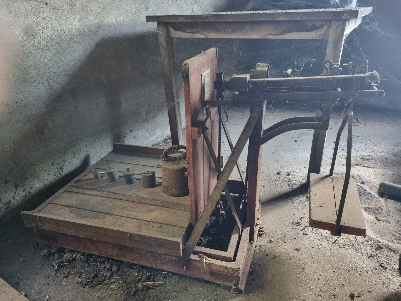 Antieke bascule met gewichten boeren weegschaal, Ophalen