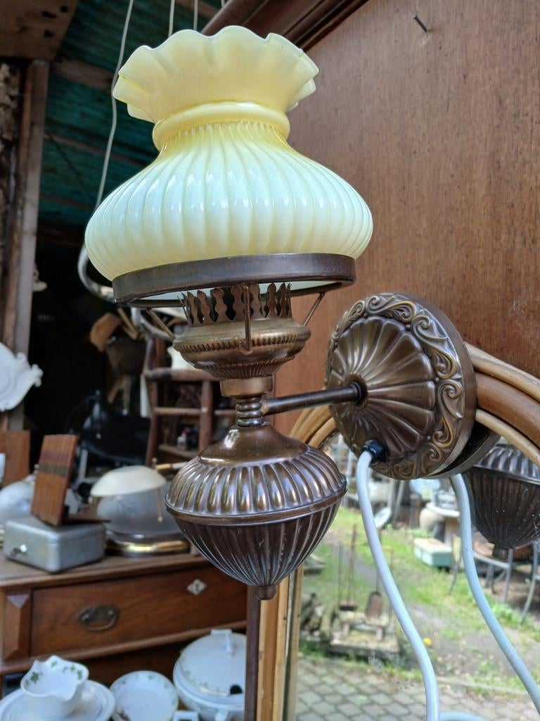 Antieke wandlamp met opaline glas, Ophalen of Verzenden