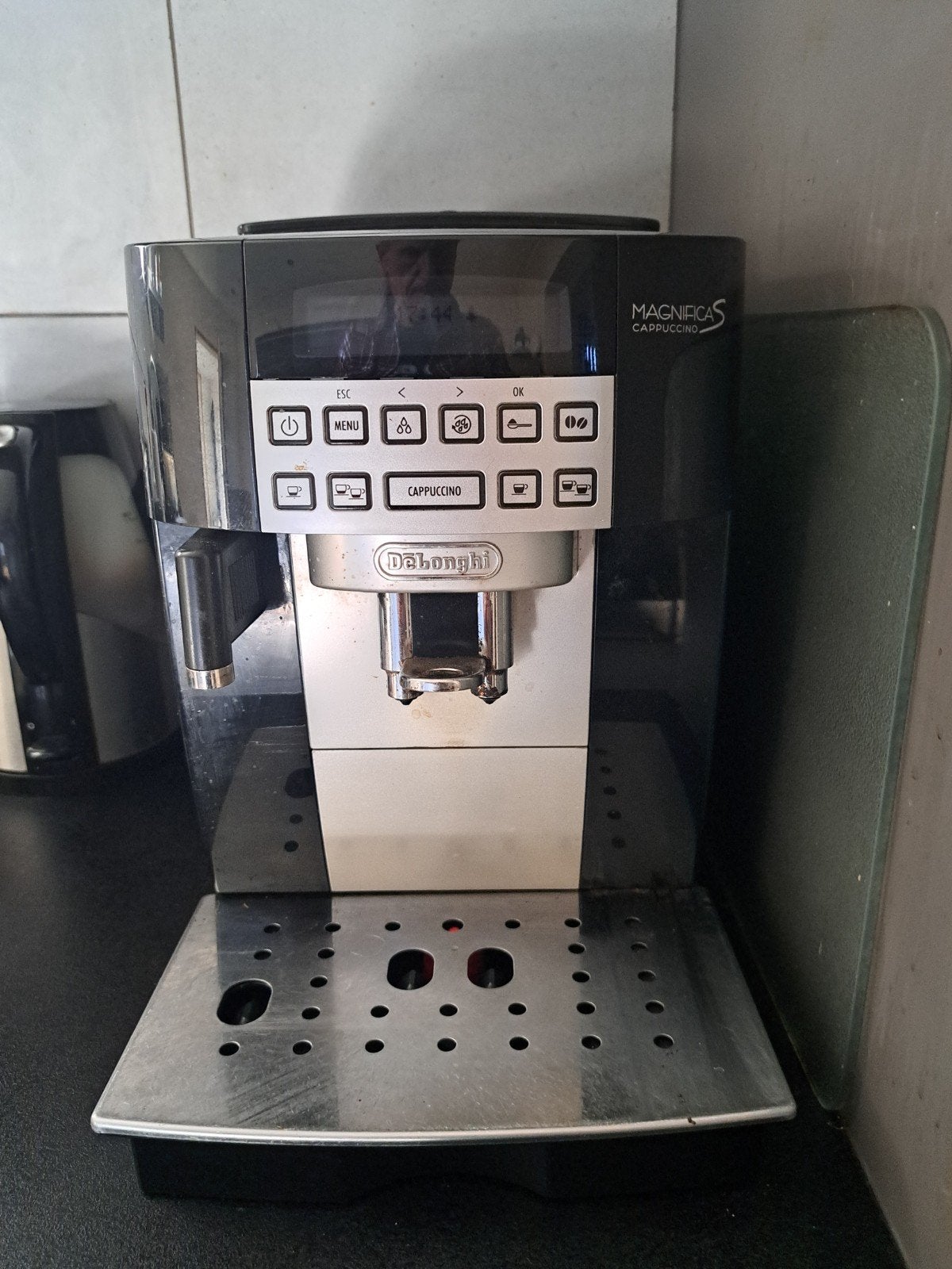 DeLonghi Magnifica S Cappuccino - defect, Gebruikt, Koffiemachine, Afneembaar waterreservoir, Koffiebonen