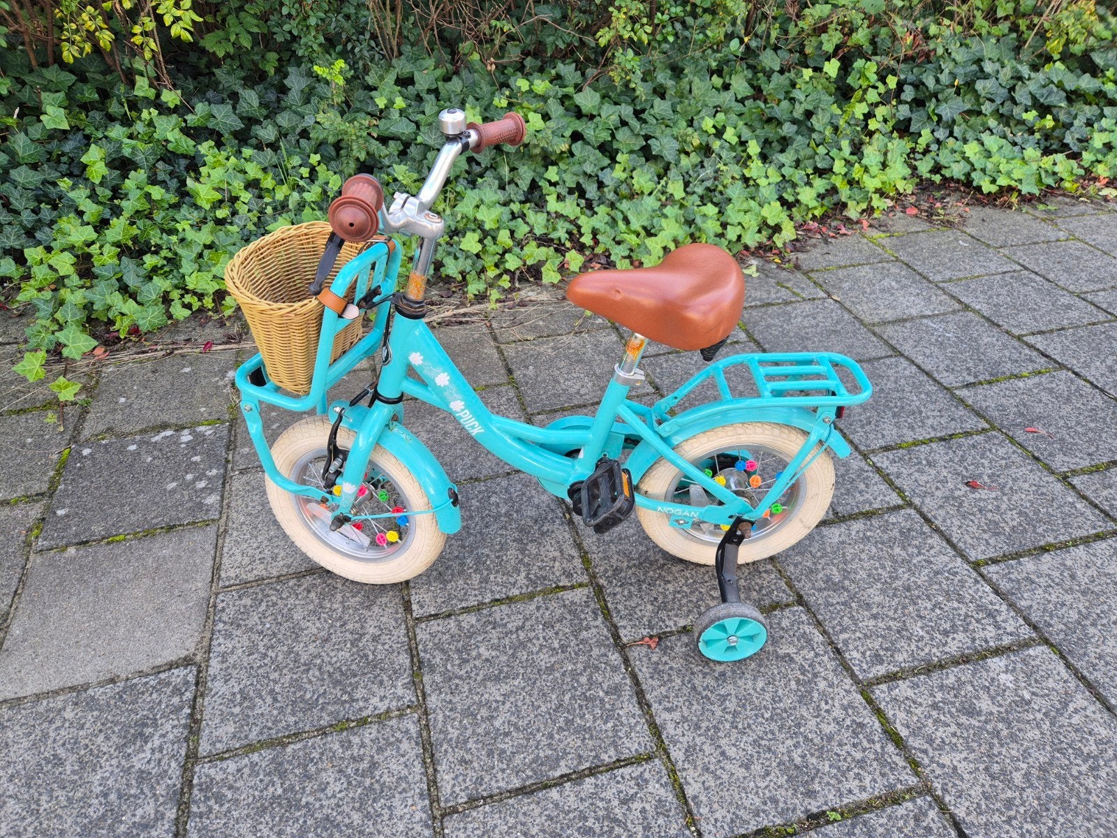 Puky kinderfiets met zijwieltjes en mandje, Fietsen en Brommers, Ophalen, Terugtraprem, Zijwieltjes, Gebruikt