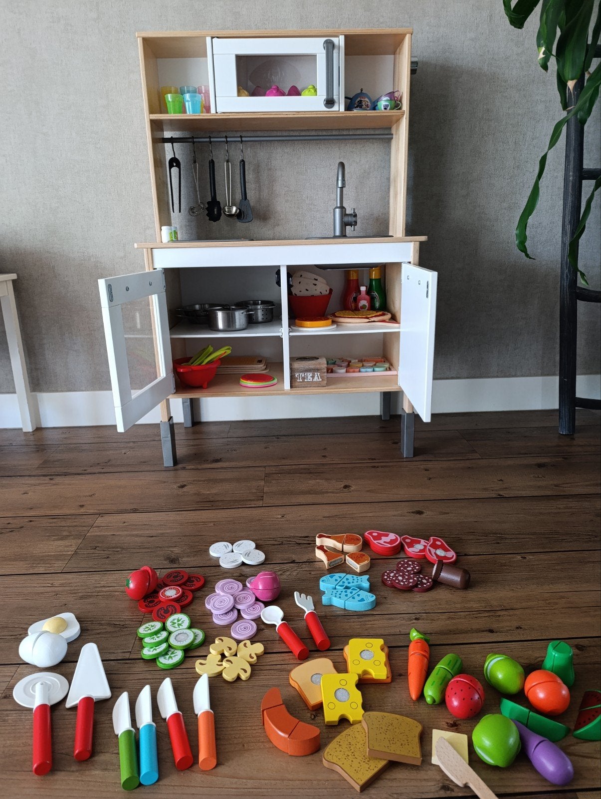 IKEA Duktig speelkeuken met veel accessoires, Kinderen en Baby's, Speelgoed | Houten speelgoed, Ophalen, Meubelstuk of Keukentje