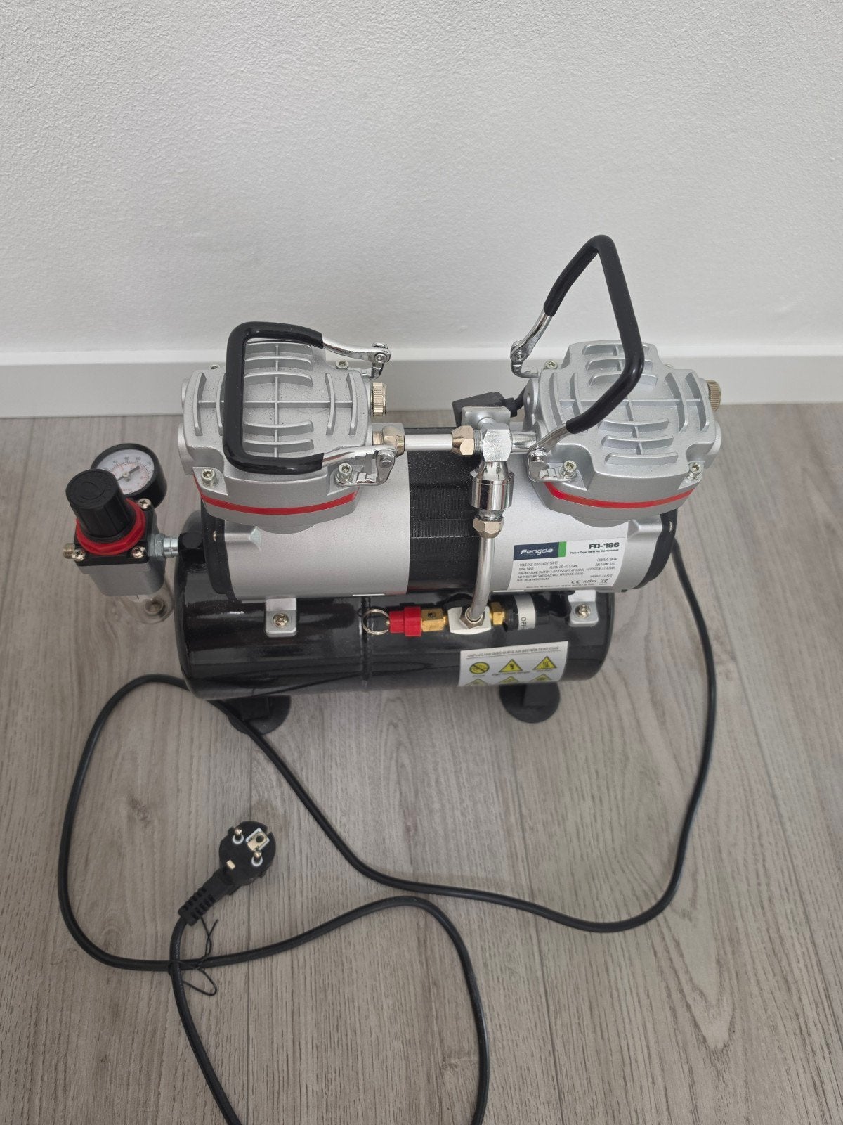 Fengda FD-196 Airbrush Mini Compressor met Luchttank, Ophalen, Zo goed als nieuw, Minder dan 200 liter/min, Minder dan 25 liter