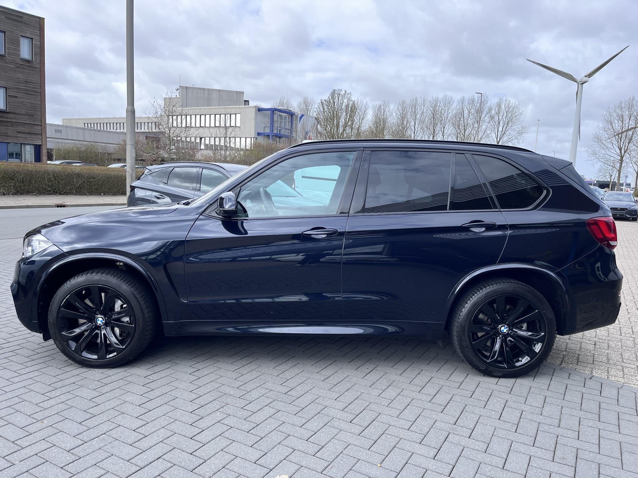 BMW X5 xDrive50i High Executive 7p. 450pk | M Pakket | Elek., Auto's, Automaat, Gebruikt, Zwart, Bedrijf