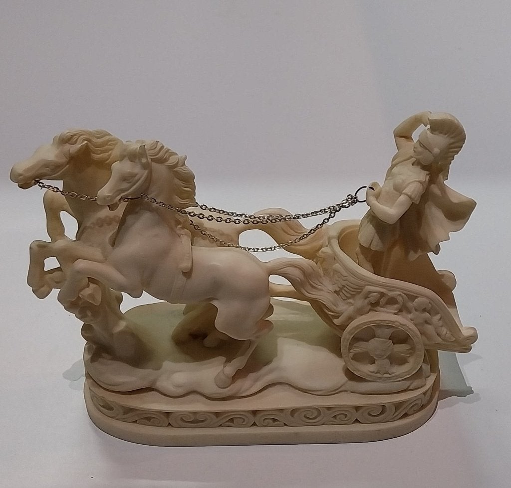 Albast Beeld, een Grieks Romeinse Strijdwagen met Gladiator, Verzamelen, Ophalen of Verzenden, Zo goed als nieuw, Dier