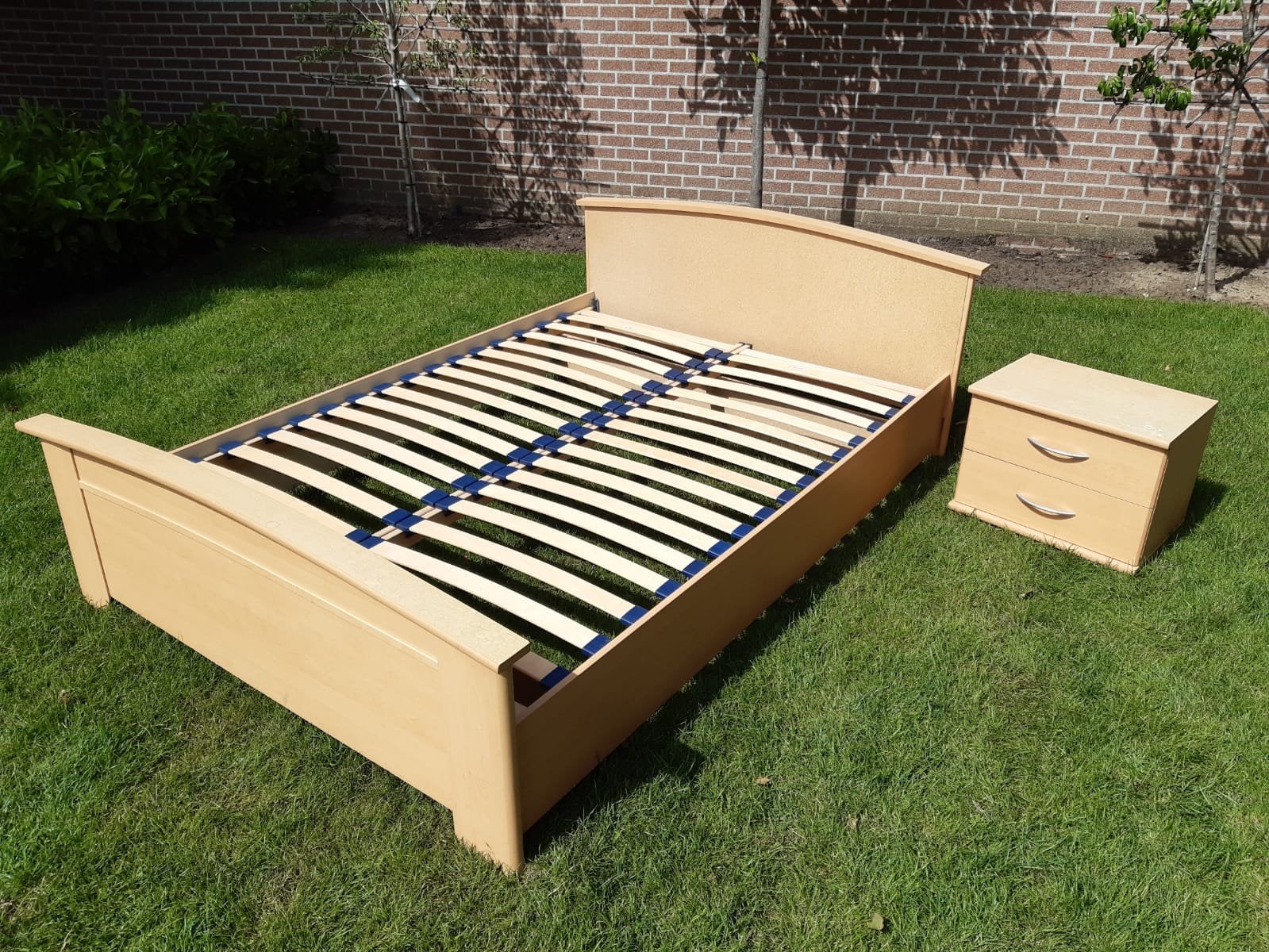 Tweepersoonsbed met lattenbodem, matras en 1 nachtkastje, Huis en Inrichting, Slaapkamer | Bedden, Gebruikt, Tweepersoons, 140 cm
