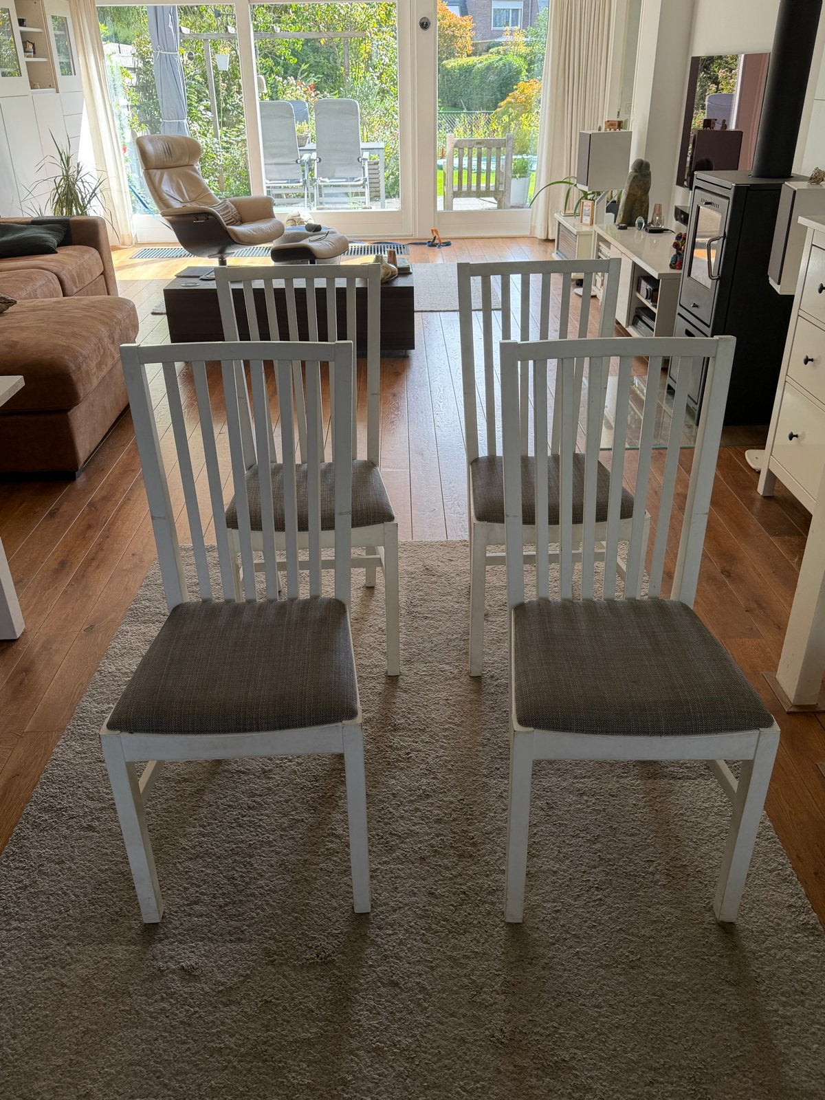 GRATIS AFHALEN 4 witte eetkamerstoelen met stoffen zitting, Huis en Inrichting, Gebruikt, Wit, Ophalen of Verzenden, Vier