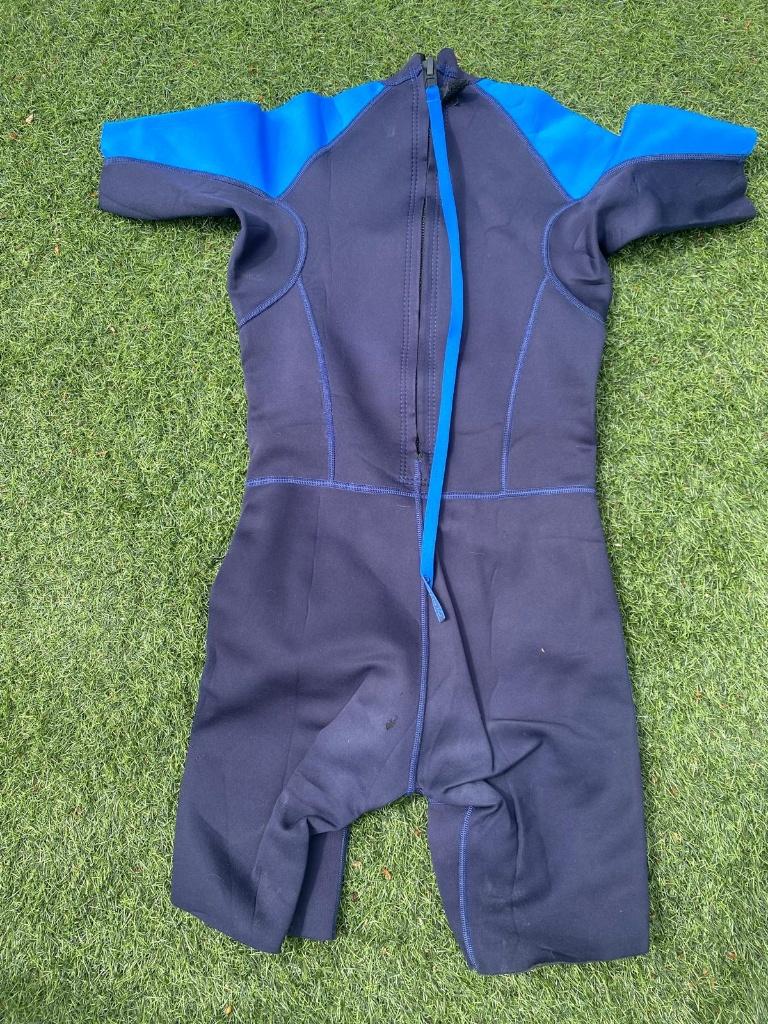 shorty en een duik/surf pak, Wetsuit, Gebruikt, Kind, Olaian (Decathlon)