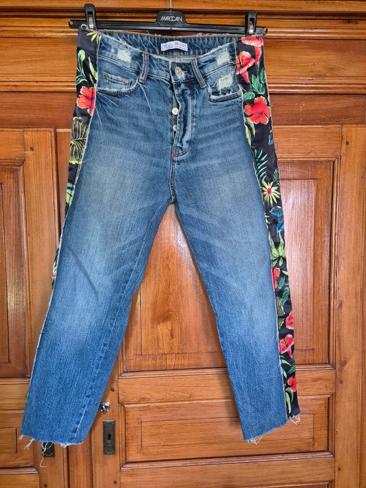 Zara spijkerbroek met bloemenprint aan de zijkant, Blauw, Zara, Ophalen of Verzenden, Zo goed als nieuw