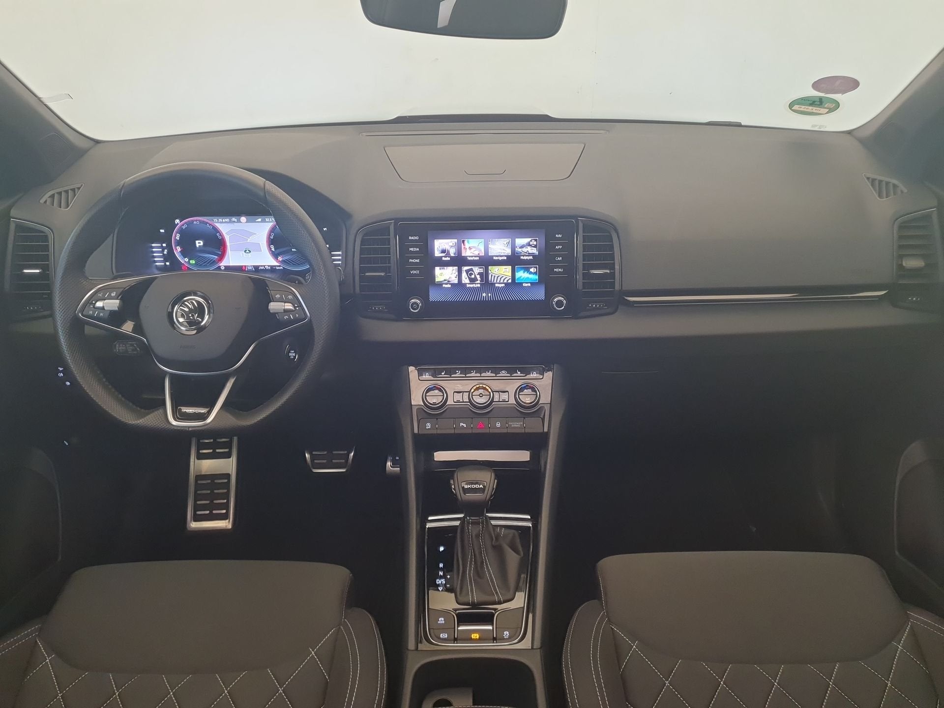 Skoda Karoq 1.5 TSI ACT 150pk DSG/AUT Sportline Business Pan, Auto's, Stof, 4 cilinders, Karoq, Bedrijf