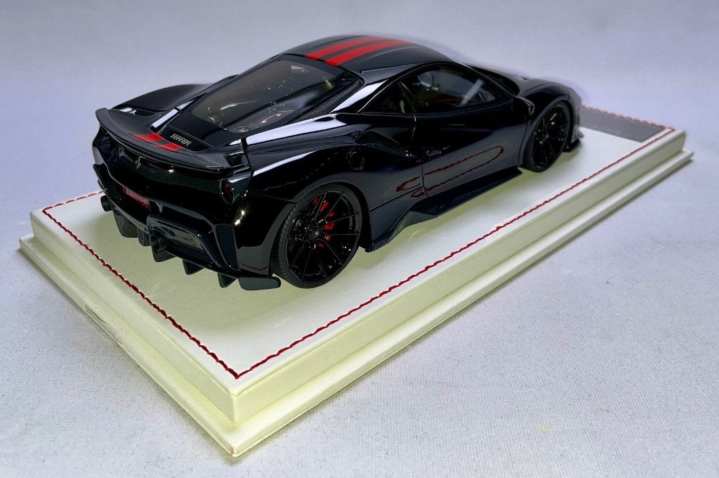Ferrari 488 Pista Novitec 1:18 Zwart van Davis & Giovanni, Ophalen of Verzenden, Zo goed als nieuw, Auto, Overige merken