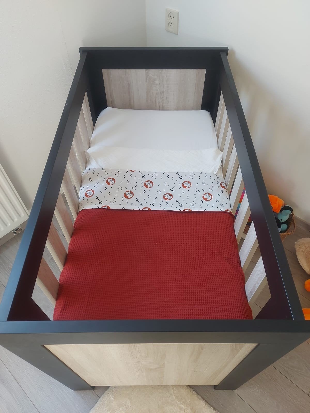 Mooi ledikantje met matras - Zo goed als nieuw, Kinderen en Baby's, Babywiegjes en Ledikanten, Ophalen, Zo goed als nieuw, Ledikant