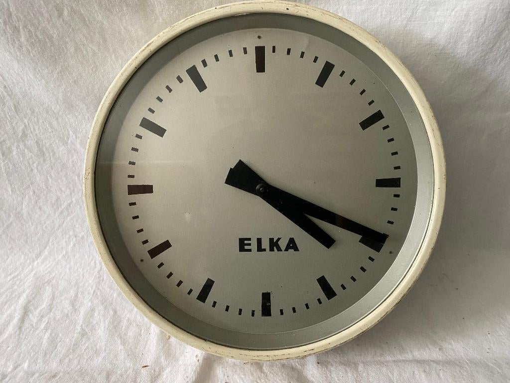 Elektrische ELKA nevenklok uit een fabriek, Antiek en Kunst, Antiek | Klokken, Verzenden
