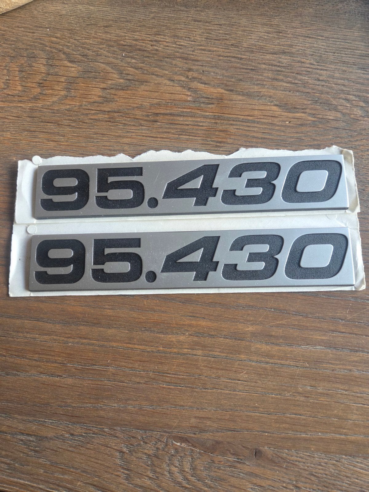 Set van 2 '95.430' emblemen/daf, Ophalen of Verzenden