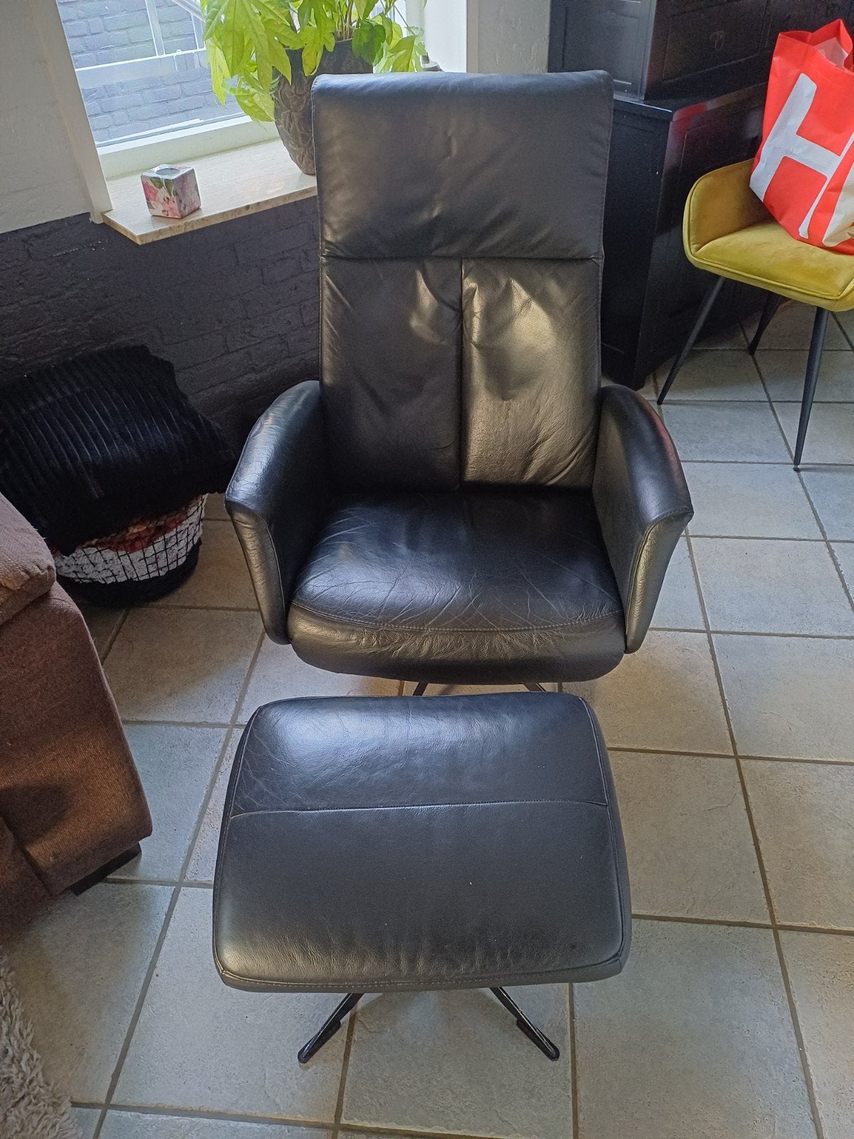 Leren draaistoel met leren poef, Huis en Inrichting, Ophalen, Gebruikt, 50 tot 75 cm, Leer