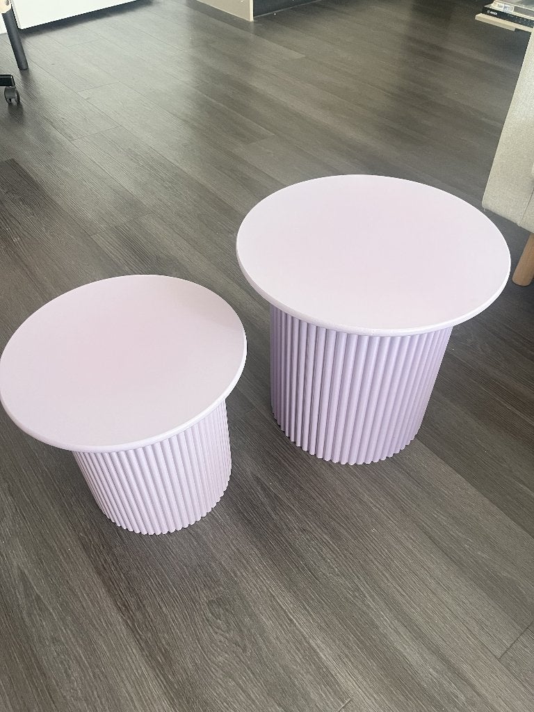 Set 2  lila bijzettafels "Oslo" van Xenos — €30, Ophalen, Minder dan 45 cm, Gebruikt, Rond