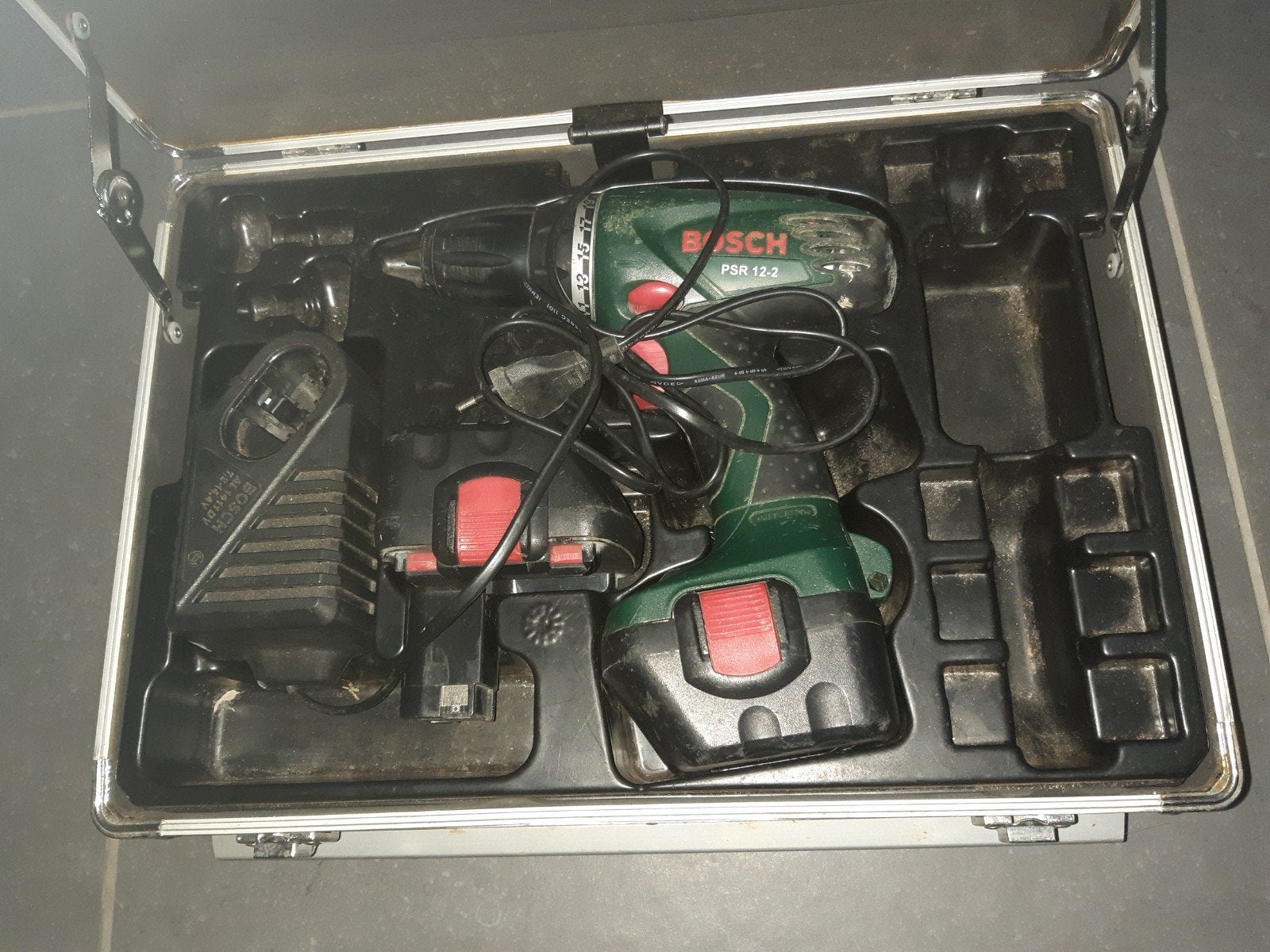 Bosch accuboormachine 2 accu,s en lader, Ophalen of Verzenden
