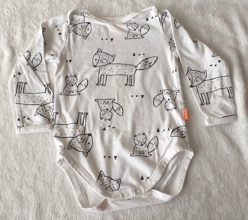 Baby romper wit met vosjes Hema 74-80, Ophalen of Verzenden, Nieuw, Jongetje of Meisje, Nacht- of Onderkleding