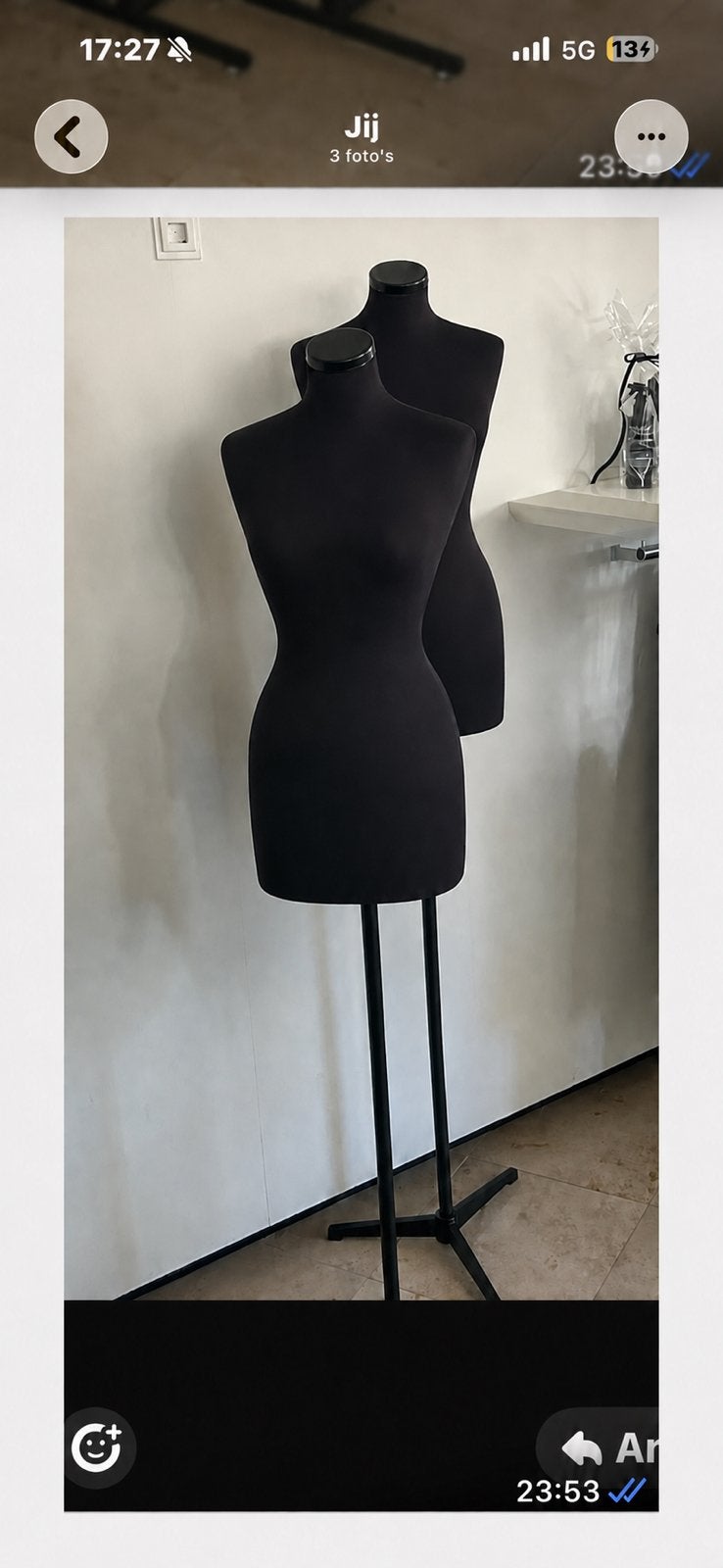 Etalage bustes zwart, Ophalen