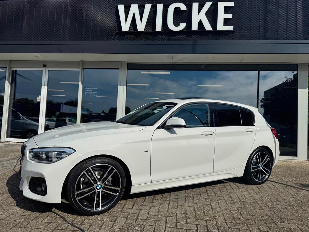 BMW 1-serie 118i Edition M Sport Shadow Executive Dakje Lede, Gebruikt, Wit, Bedrijf, 650 kg