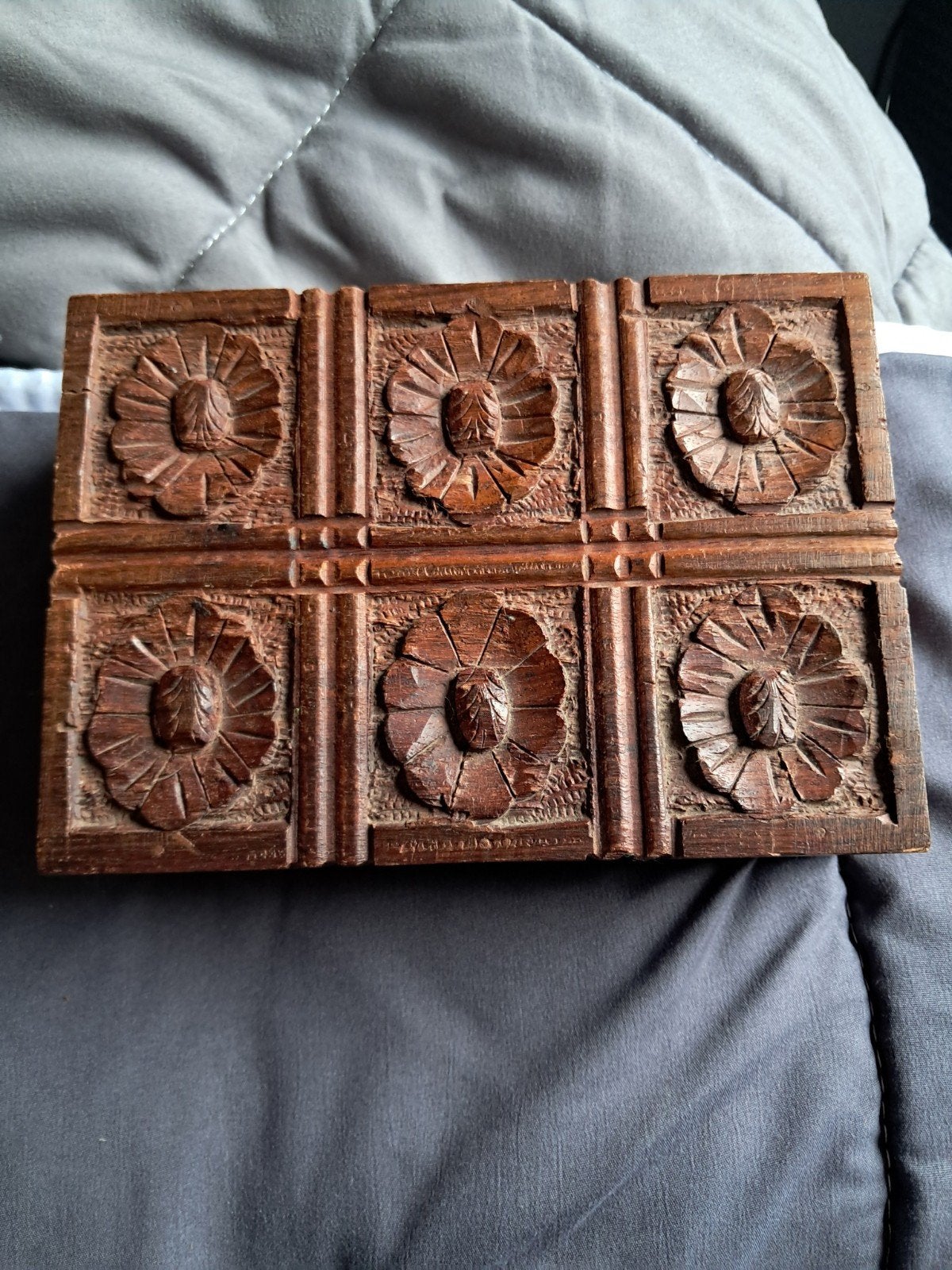 Antieke Houten Opbergdoosje met Handgesneden Bloemen, Ophalen of Verzenden