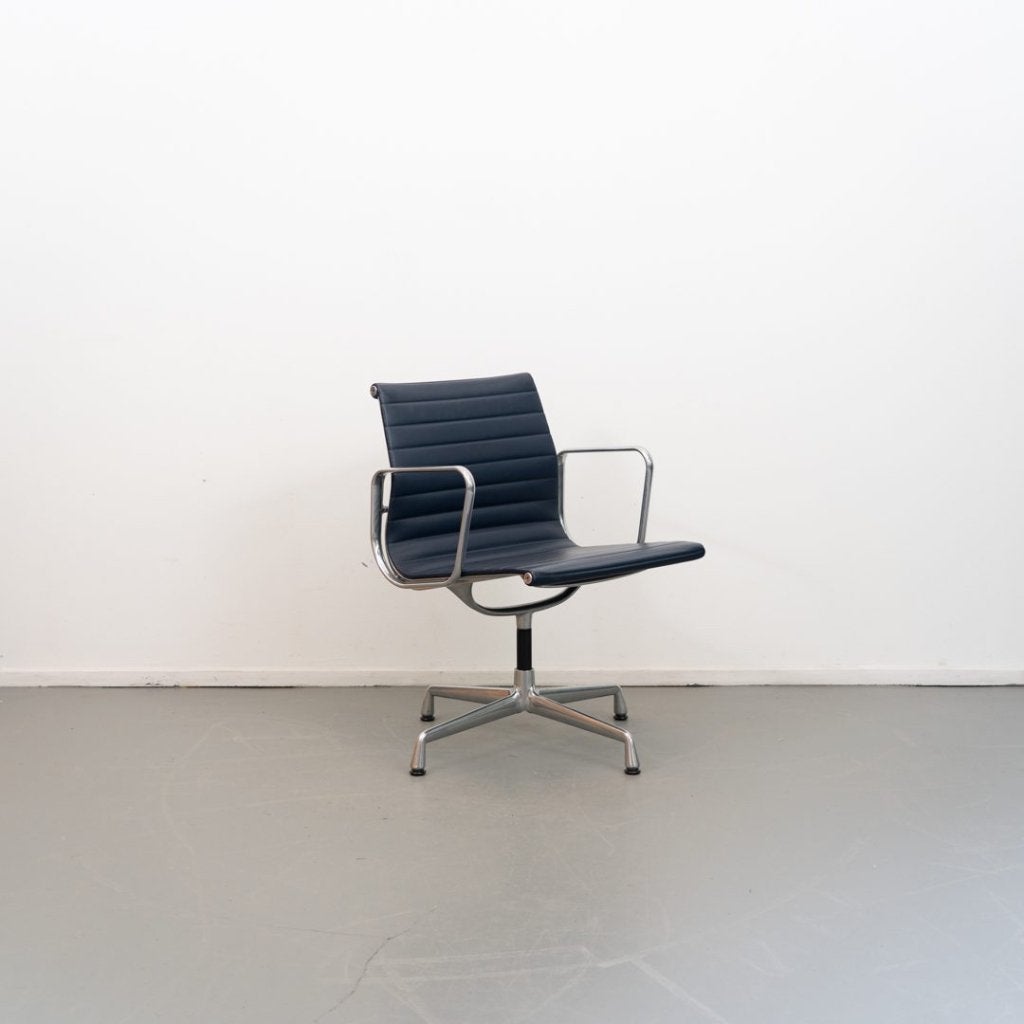 Vitra Eames EA 108 Stoel Blauw Leer - Aluminium, Niet ingevuld, Zo goed als nieuw, Niet ingevuld, Niet ingevuld