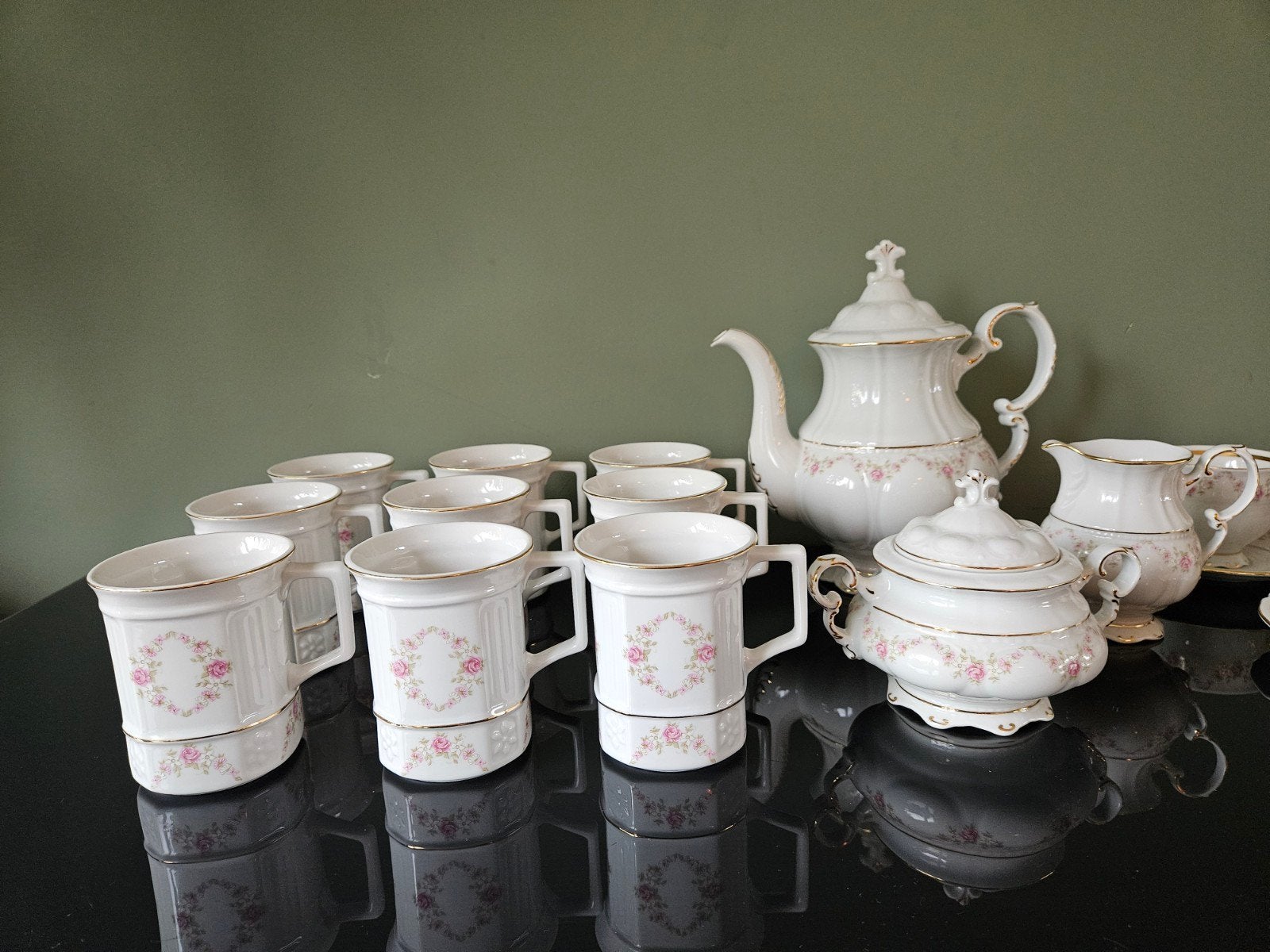 Leander servies 92 delen, Tsjechisch porselein ,wit roosjes, Ophalen