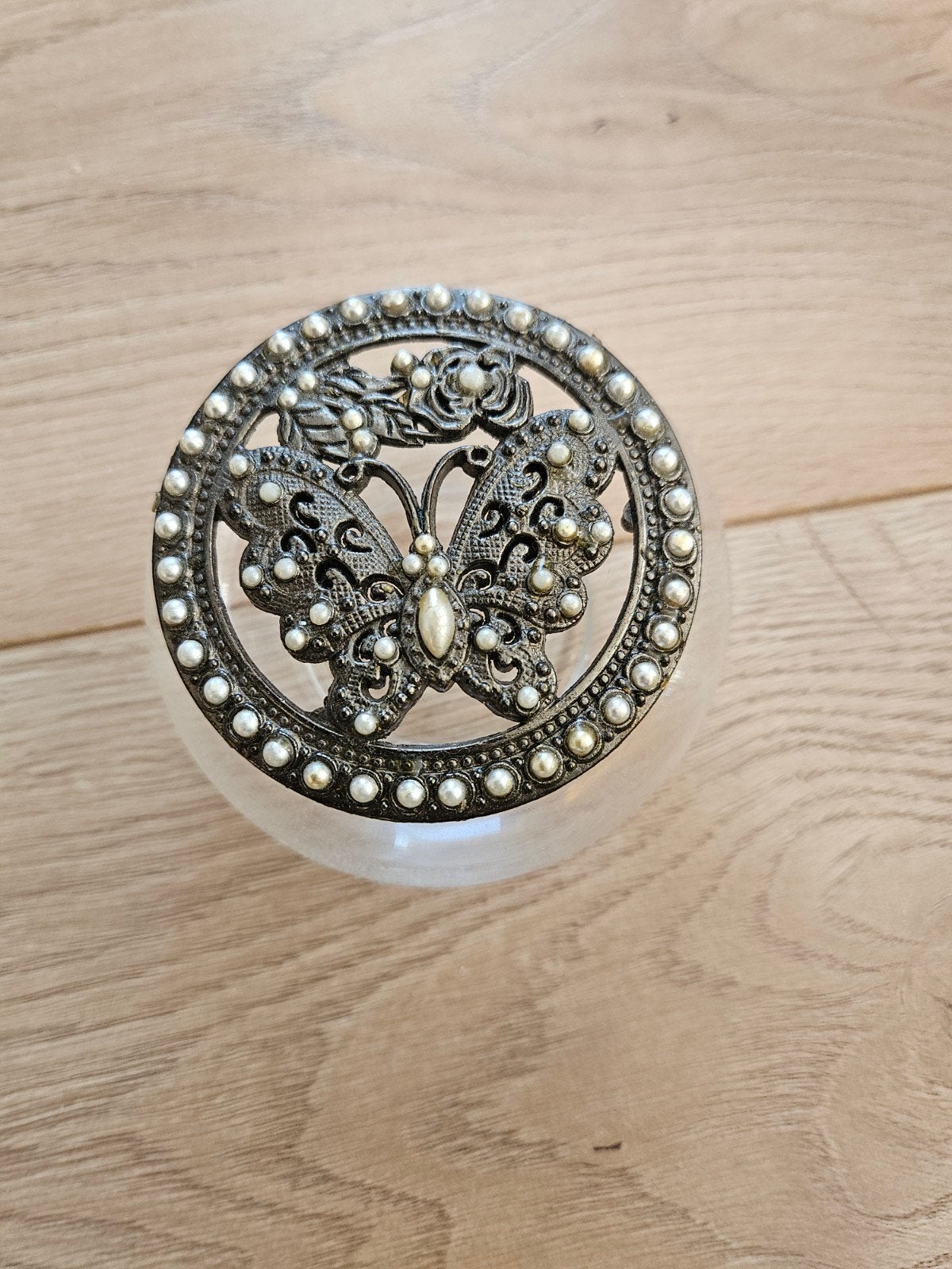 Decoratieve glazen pot met vlinder deksel en parels, Ophalen of Verzenden