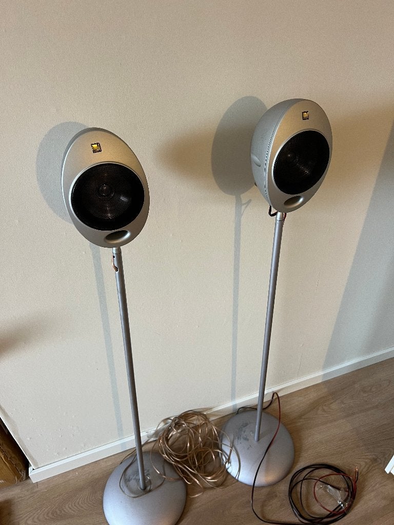Iconische KEF HTS2001 "Eitjes" Surround Set – Incl stands, Ophalen, 60 tot 120 watt, Surroundset zonder subwoofer, Overige merken