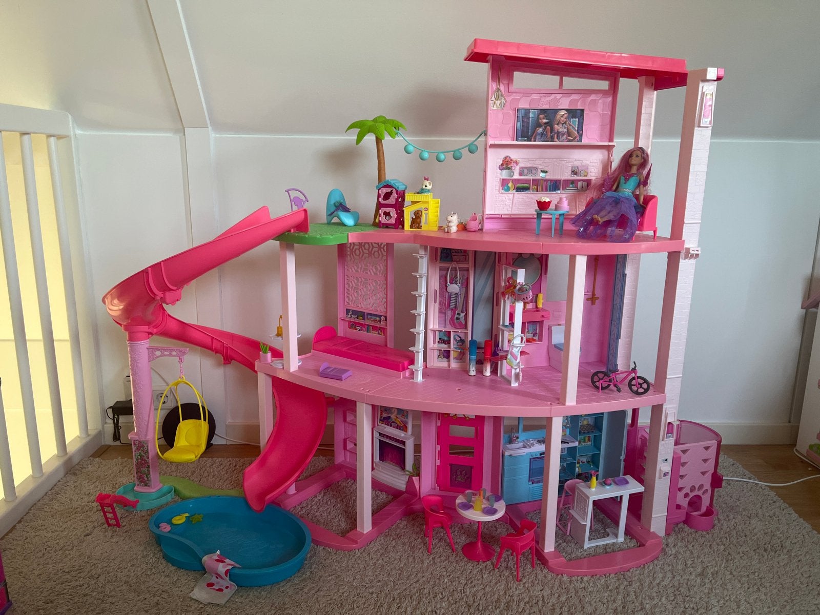 Barbie Droomhuis met Zwembad en Accessoires, Kinderen en Baby's, Ophalen, Zo goed als nieuw, Poppenhuis