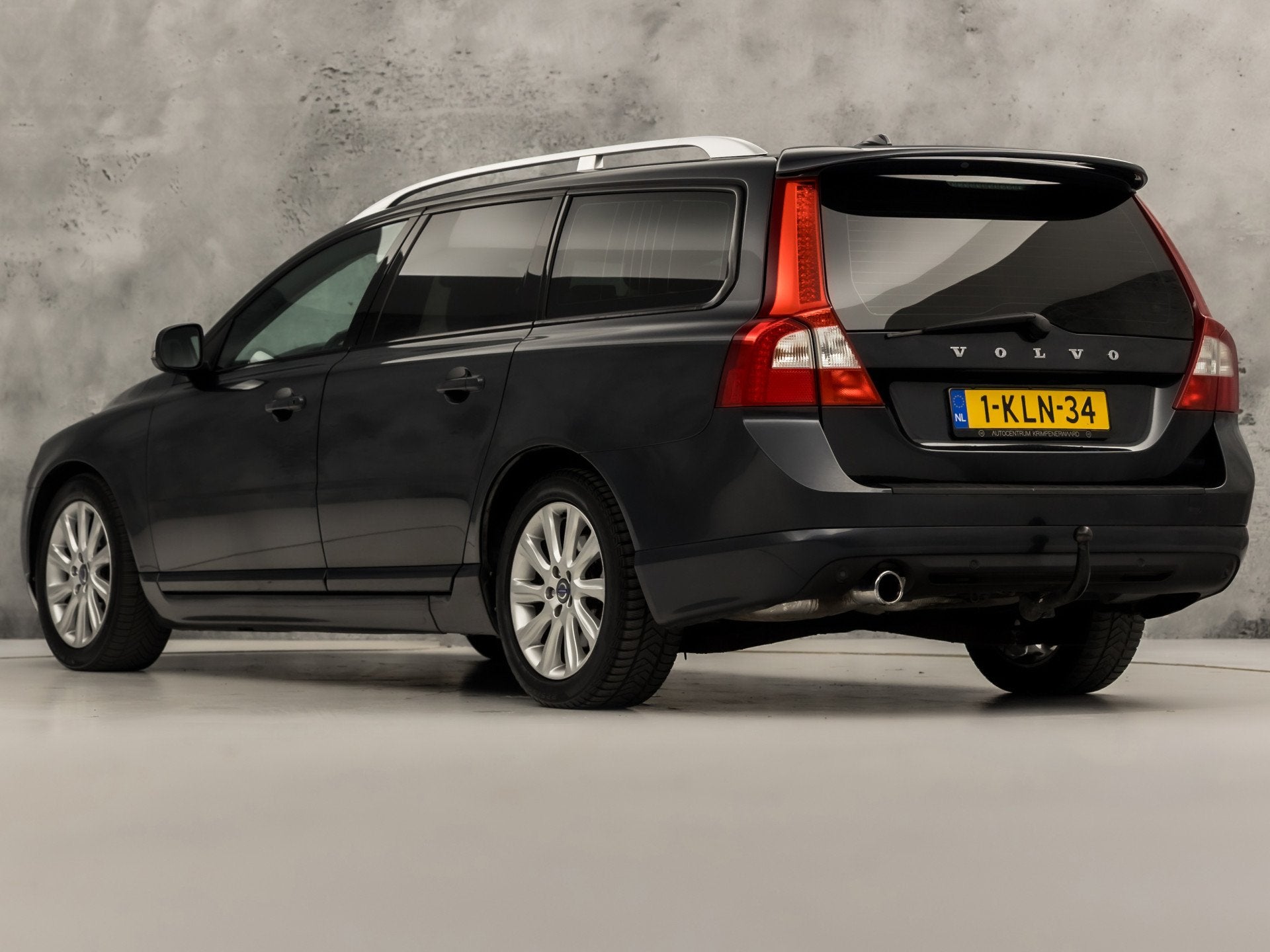 Volvo V70 1.6 T4 R-Design 179Pk Automaat (NAVIGATIE, LEDER,, Zwart, 4 cilinders, 179 pk, 1600 kg