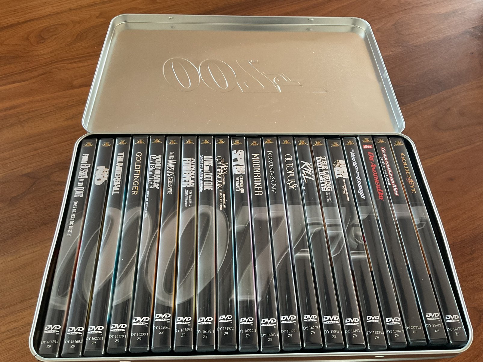 James Bond collection box, Cd's en Dvd's, Vanaf 12 jaar, Ophalen, Zo goed als nieuw
