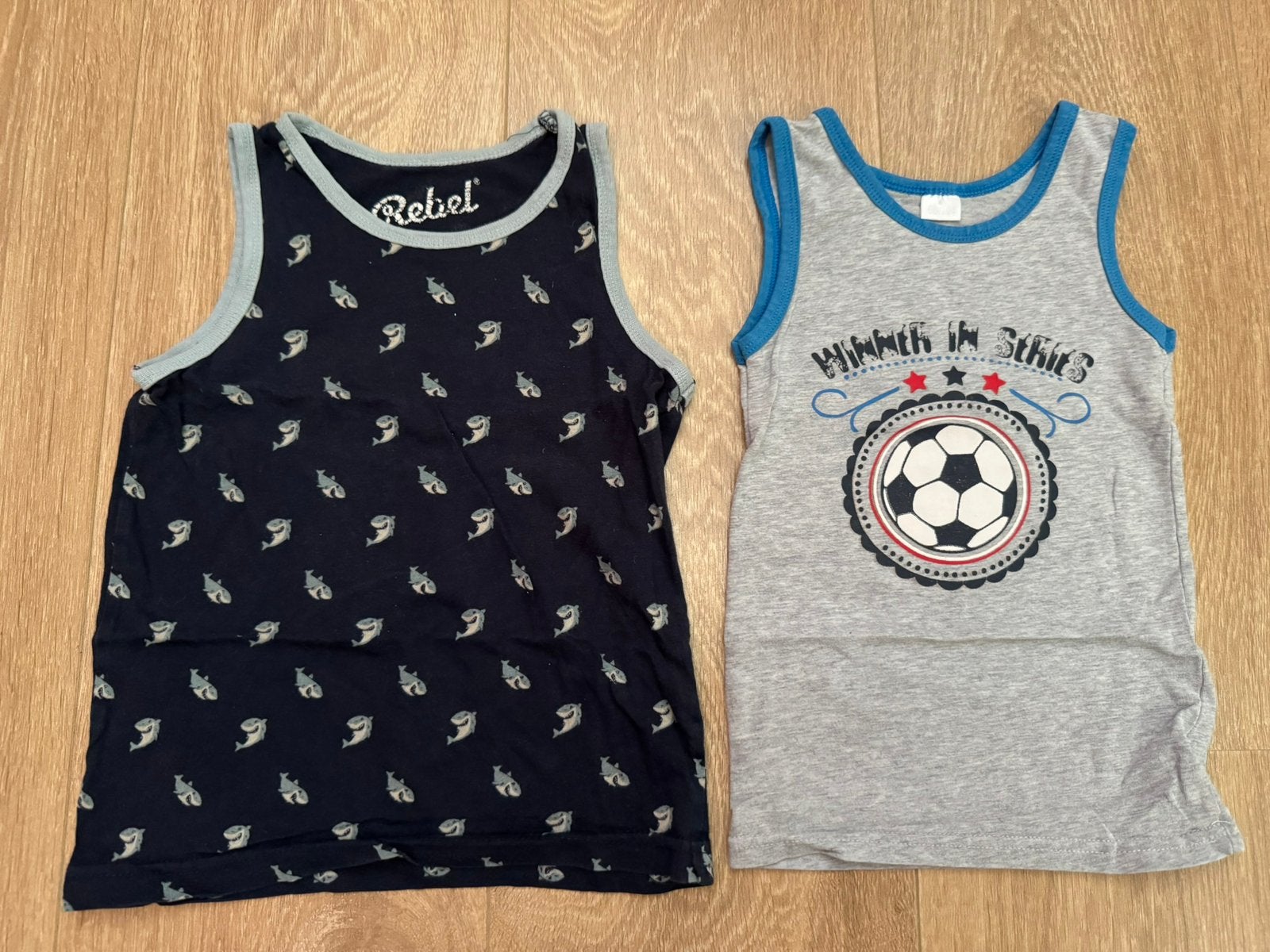 2 hemden/singlets jongen maat 98/104, Ophalen of Verzenden, Gebruikt, Jongen, Nacht- of Onderkleding