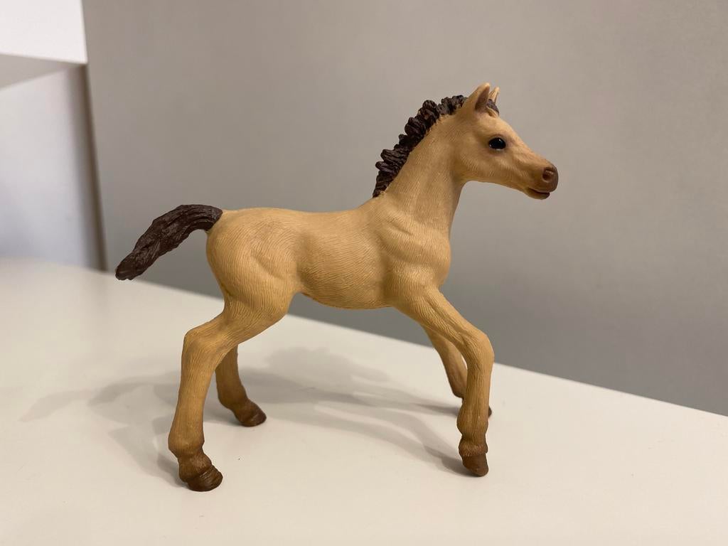Schleich English Thoroughbred Veulen ~ 97780, Ophalen of Verzenden, Zo goed als nieuw, Paard, Beeldje of Figuurtje