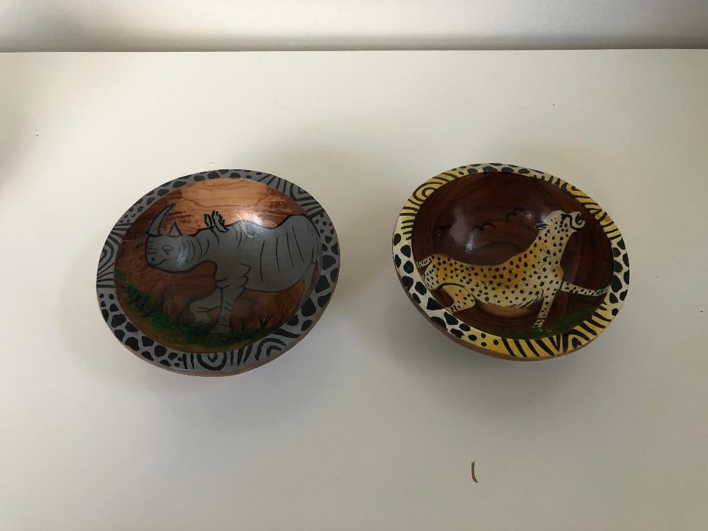 B048 Houten schaaltjes bakjes Tijger en Neushoorn Afrika, Ophalen of Verzenden, Gebruikt, Rond, Hout