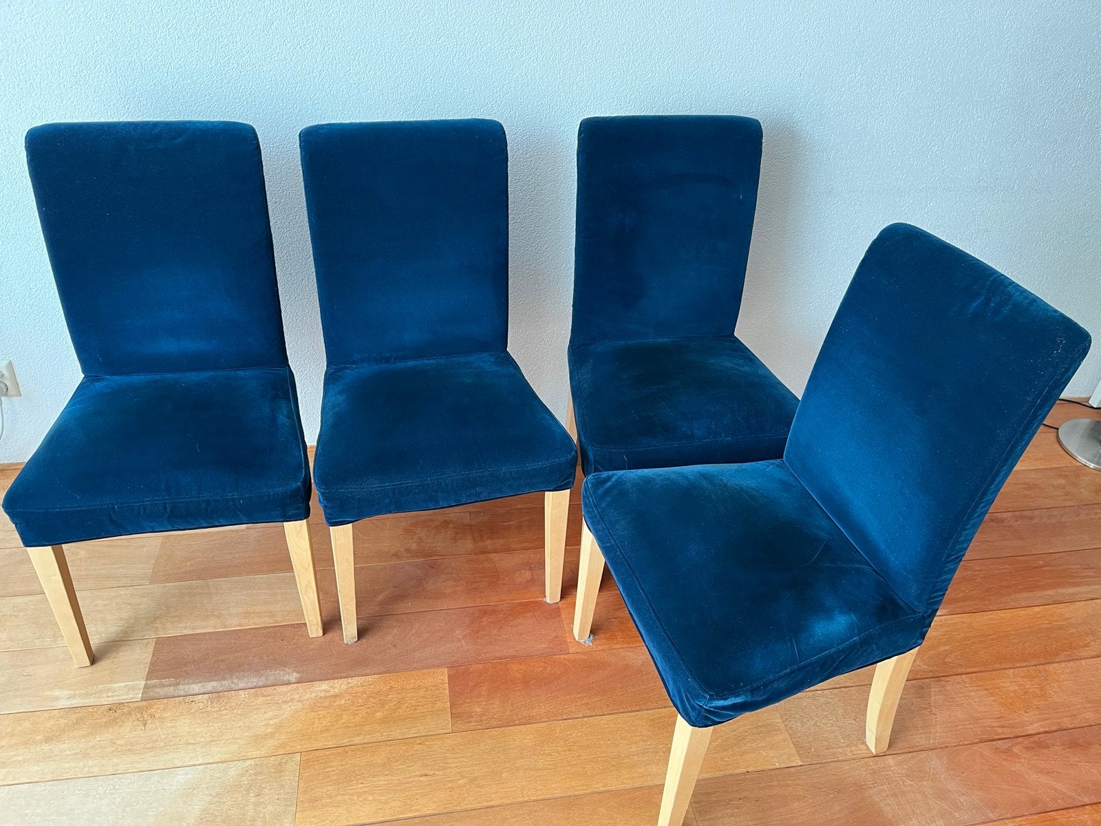 Set 4 IKEA Henriksdal Eetkamerstoelen Donkerblauw, fluwelen, Huis en Inrichting, Stoelen, Ophalen, Blauw, Zo goed als nieuw, Vier