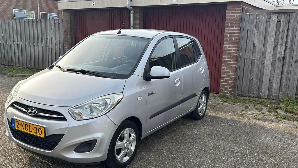 Hyundai i10 1.0 5DR 2013 Grijs, Auto's, Voorwielaandrijving, 31 €/maand, 400 kg, Origineel Nederlands
