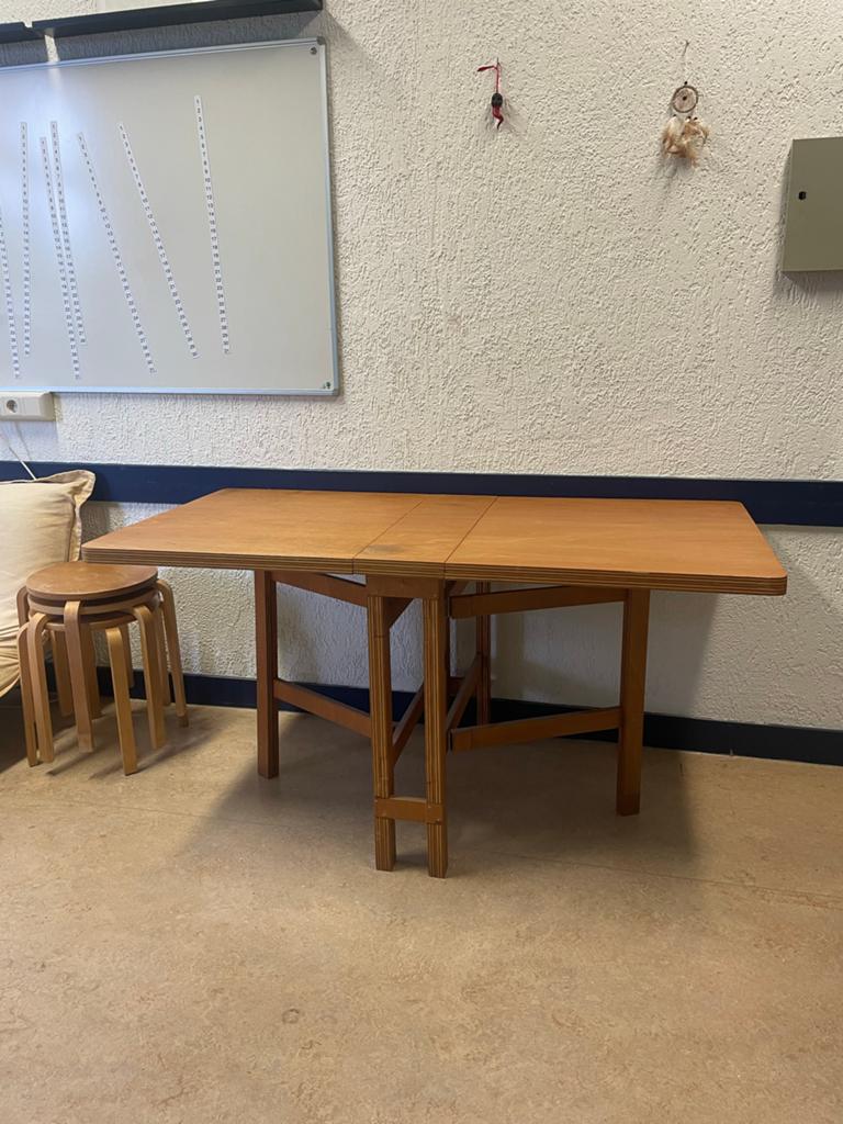 Vintage inklapbare houten tafel - handig en veelzijdig, Antiek en Kunst, Antiek | Meubels | Tafels, Ophalen