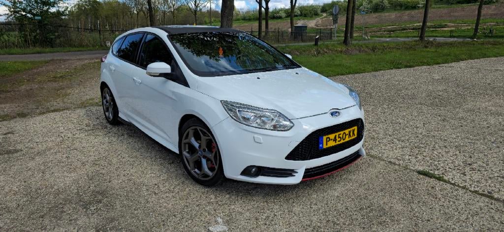 Ford Focus 2.0 Ecoboost 184KW 5-D 2012 Wit, Auto's, Zwart, 4 cilinders, 1337 kg, Wit