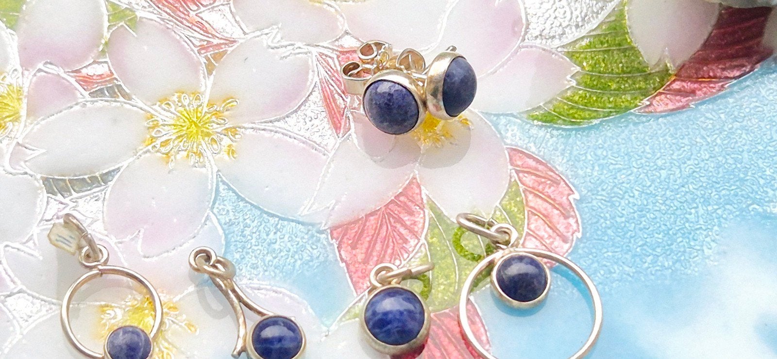 Handgemaakt restant inboedel edelsmid 1979 Lapis lazuli, Nieuw, Met edelsteen, Knopjes of Stekers, Zilver