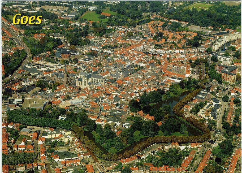 Goes – Luchtfoto Goes. Gelopen Vierpolders 2010 Tekst., Verzamelen, Ophalen of Verzenden, 1980 tot heden, Gelopen, Zeeland