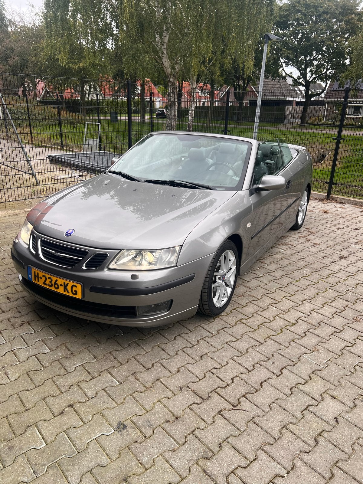 Saab 9-3 1.8 T 110KW Cabrio AUT 2004 Grijs, Auto's, 1998 cc, 4 cilinders, Cabriolet, 4 stoelen