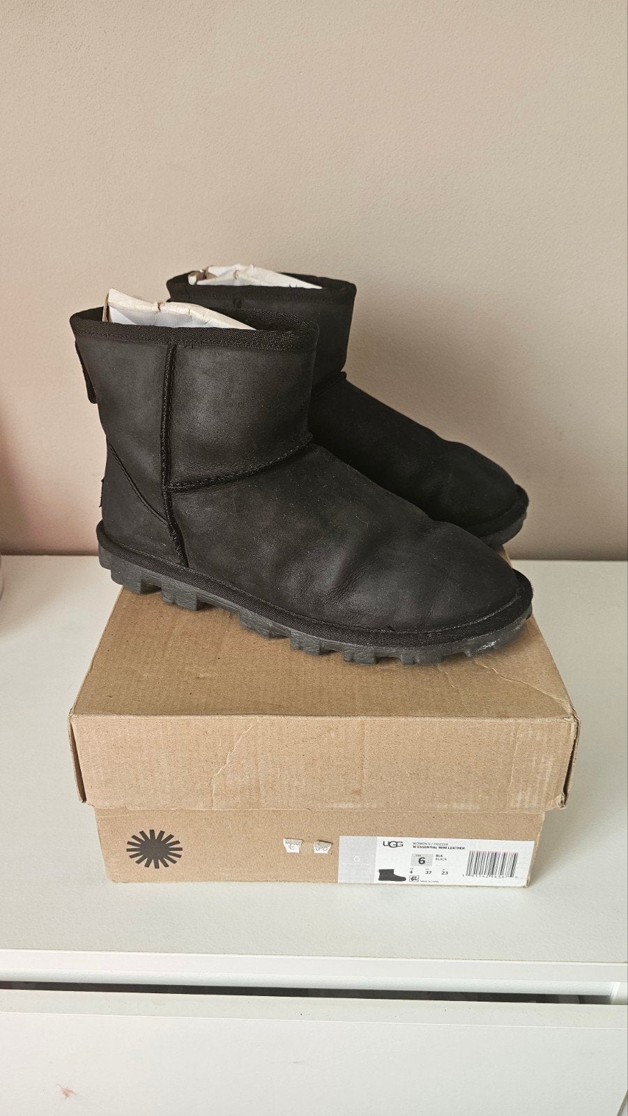 Uggs classic mini zwart (37), Kleding | Dames, Schoenen, Ophalen of Verzenden, Zwart