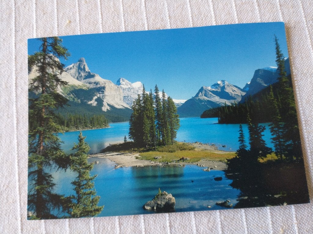Canada, Spirit Island and Maligne Lake, Ophalen of Verzenden, 1980 tot heden, Ongelopen, Buiten Europa