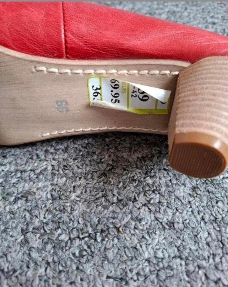 Cellini Rode Pumps met Strikdetail – Maat 39 – Nieuw, Pumps, Cellini, Nieuw, Ophalen of Verzenden